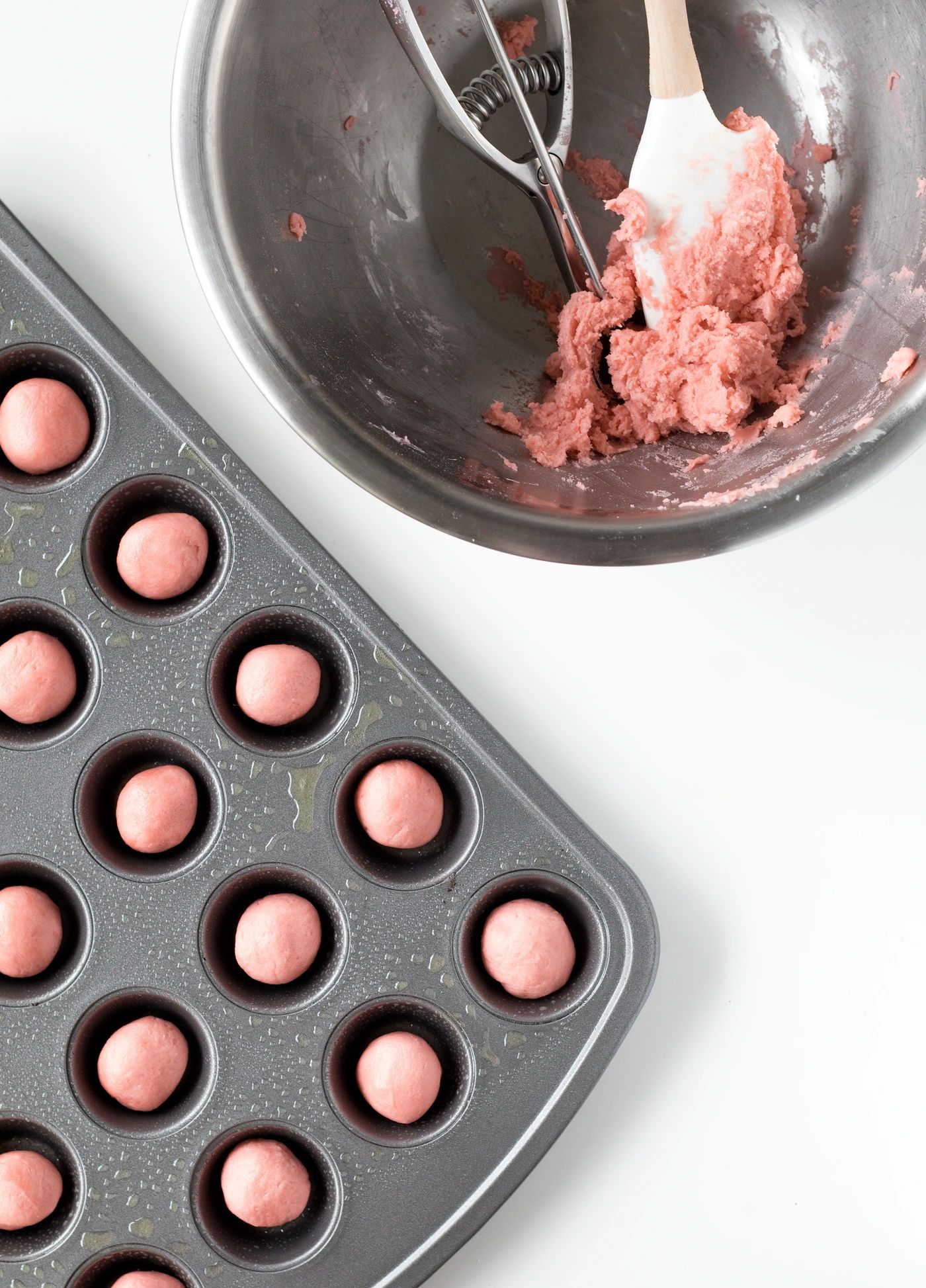 Strawberry Kit Kat Mini Cheesecake Cups